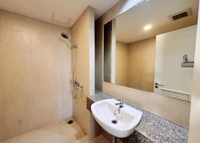 Clover Thonglor 2 Bed Easy Access To Bts Thonglor Pool Gym